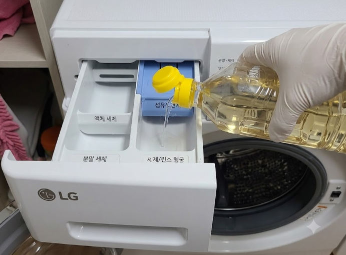 여름철 세탁물 냄새 잡고 빠르게 말리는 초간단 건조 기술 4가지 1 여름철 세탁물 냄새 제거 식초 활용법